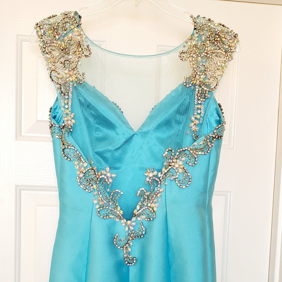 Gorgeous Mermaid Formal Gown - Picture 6 of 9